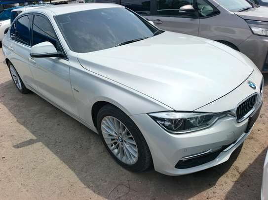 BMW 320i image 8