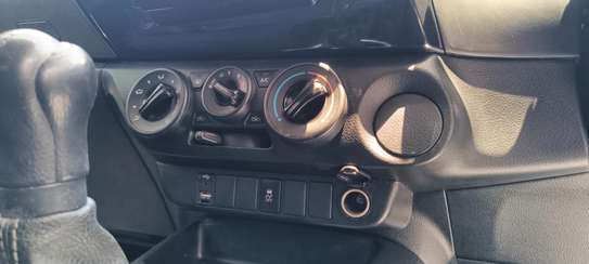 Toyota Hilux Double cabin Manual Diesel 2017 4x4 image 10