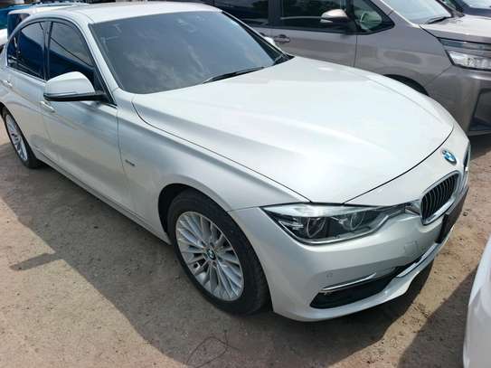 BMW 320i image 9