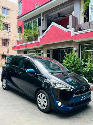 Toyota sienta black image 7