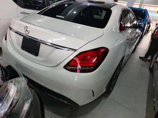 Mercedes Benz C200 2019 image 2