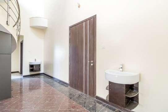 3 Bed Apartment with En Suite in Kileleshwa image 14