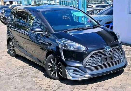 Toyota corolla Sienta Hybrid Black 2018 image 6