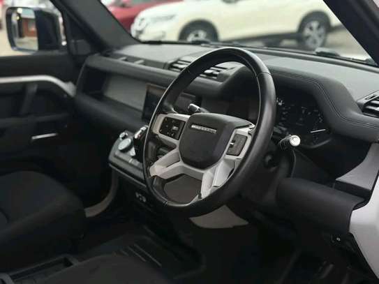 Land Rover Defender 110 Series 2020 image 4