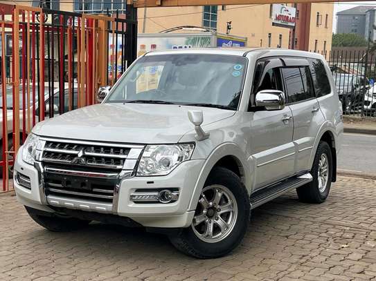 Mitsubishi Pajero white color 2018 model fully loaded image 7