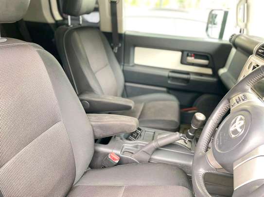 TOYOTA FJ CRUISER 2013MODEL PETROL image 6