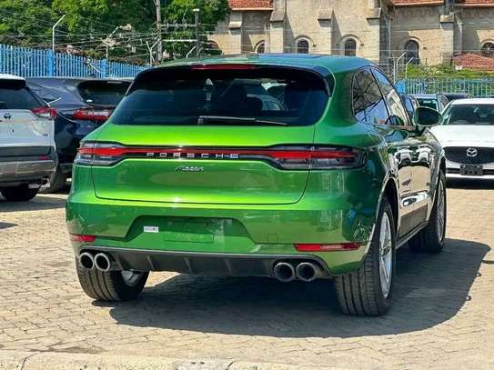 Porsche Macan s 2019 Green image 9