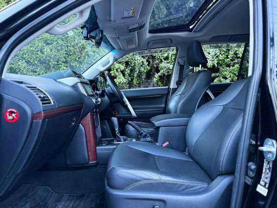 Toyota Land cruiser prado TX black  fully loaded 2018 image 4