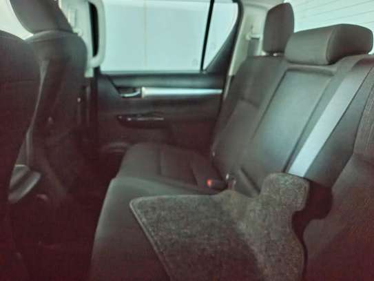 Toyota Hilux double cabin image 4