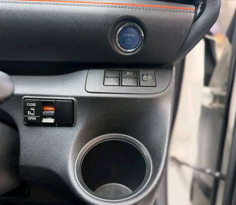 Toyota sienta hybrid silver image 5