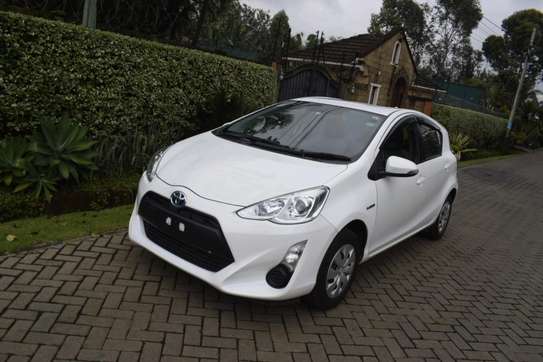 Toyota Aqua white color fully loaded 2017 image 8