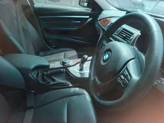 BMW 320i image 6