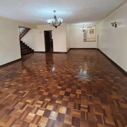 🏡 Elegant 4 Bedroom Villa To Let in Kileleshwa image 14