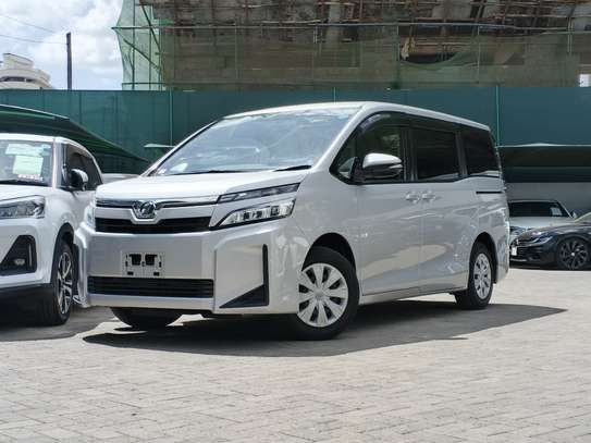 Toyota voxy 2018 on offer selling in Mombasa image 2