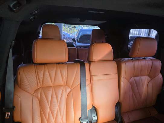 Lexus 570 image 7