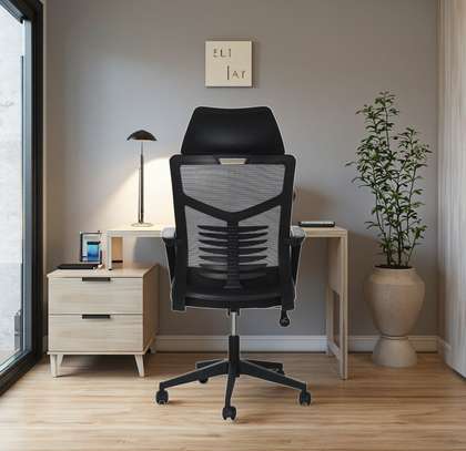 Office Chair: Mesh ergonomic office chair- black image 3