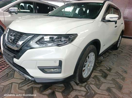 Nissan x-trail hybrid image 3