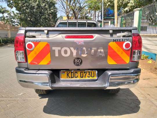 TOYOTA HILUX SINGLE CAB MANUAL LOCALLY ASSEMBLED image 4