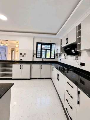 🔥 Executive built 3 bedroom All Ensuite Bungalow for sale 🏡 image 5