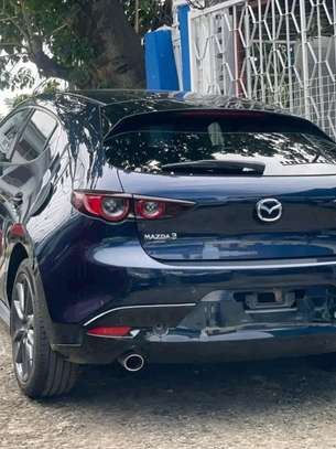 Madoa 3 hatchback petrol image 5