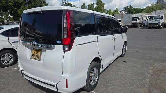 TOYOTA NOAH 2016MODEL 8 SEATER image 4