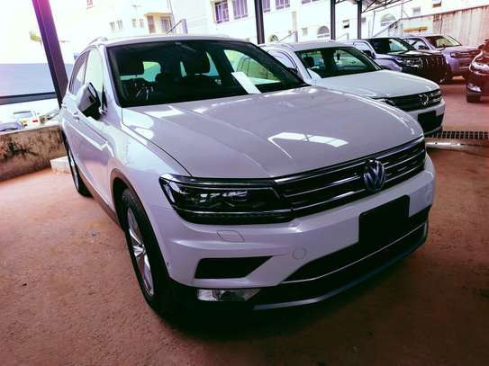Volkswagen Tiguan white TSi 2017 image 2