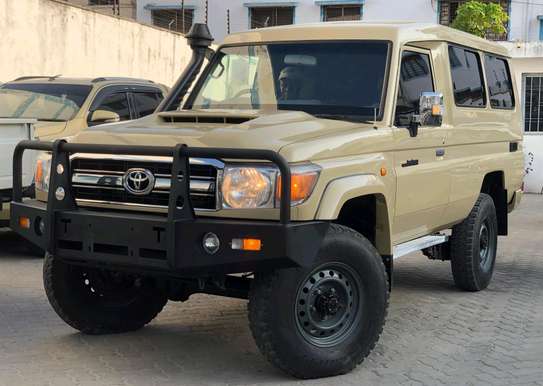 Toyota land Cruiser V8 Hard top 2018 image 4