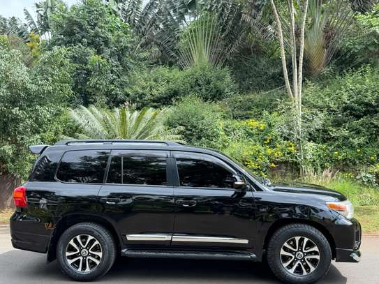 Toyota Landcruiser ZX Auto image 2