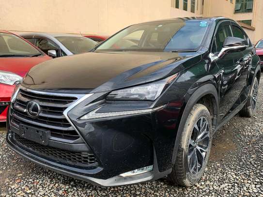 Lexus Nt 200 image 3