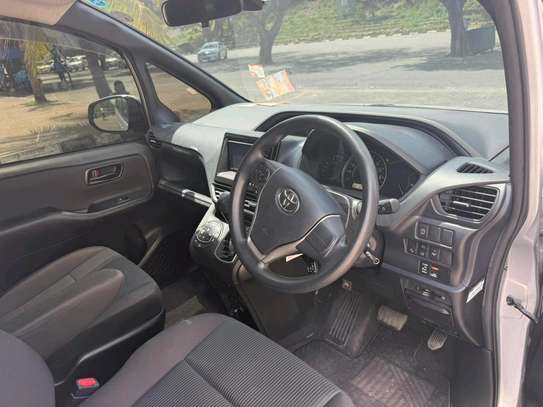 TOYOTA NOAH 2019MODEL 8 SEATER 2WD image 5