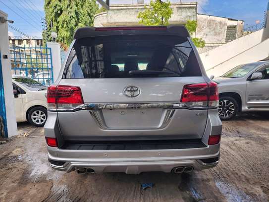 Toyota Land cruiser V8 Sahara Diesel 2018 image 13