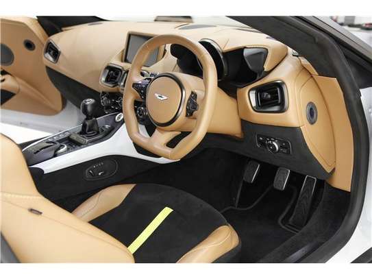 2022 ASTON MARTIN VANTAGE AMR HERO EDITION image 11