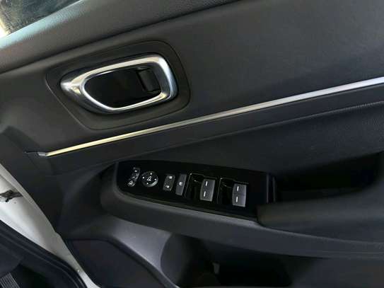 NEW SHAPE HONDA VEZEL e-HEV image 7