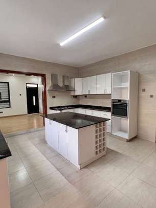Luxury 8-Room, 5BR En-Suite Townhouse, Lavington image 4