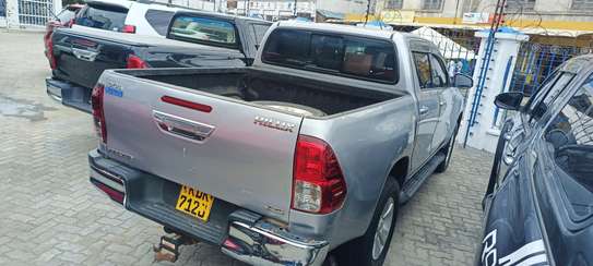 Toyota Hilux Double cabin Silver 2016 Used image 11