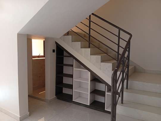 3 Bed Townhouse with En Suite at Kanamai Area image 6