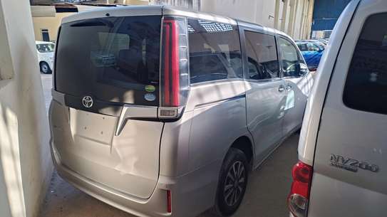 Toyota Esquire Silver 2019 2WD image 30