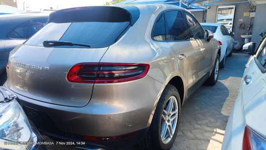 Porsche Macan gold 2018 image 9