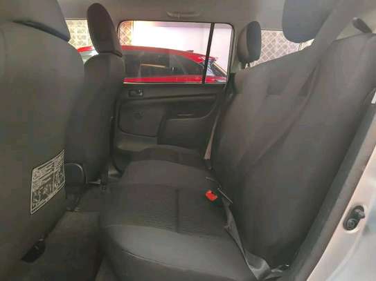Toyota succeed TXG silver image 2