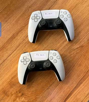 Ps5 controllers.. image 3