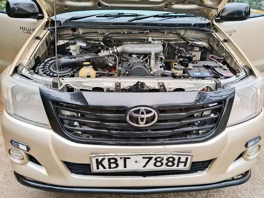 TOYOTA HILUX SINGLE CAB MANUAL LOCALLY ASSEMBLED image 9