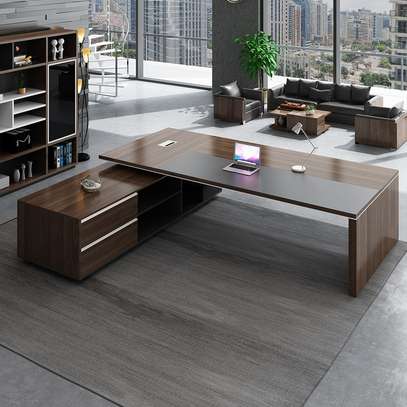 Ergonomic Modern Executive Desk [200cm] image 4