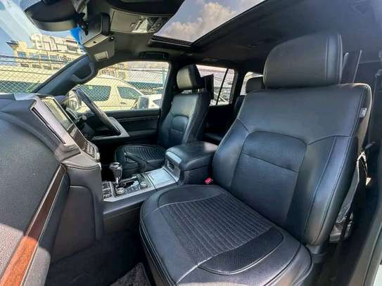 Toyota land Cruiser V8 ZX 2019 WALD image 9