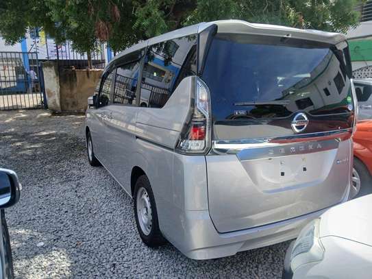 Nissan  Serena Empower image 3