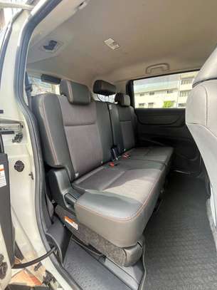 Toyota sienta hybrid image 2