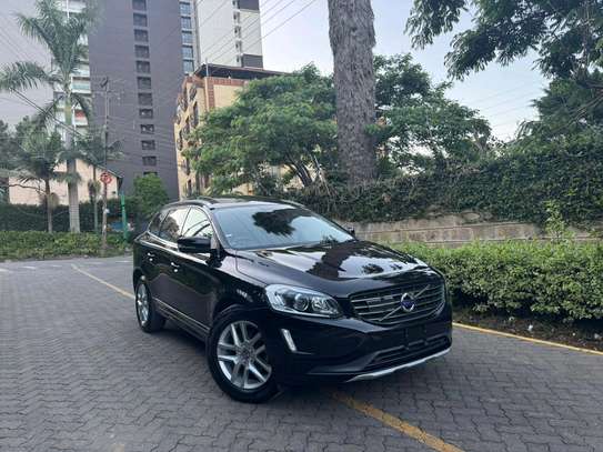 Volvo Xc60 black color 2017 model image 9