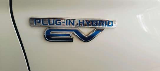 Mitsubishi Outlander SUV White Spacious Reliable image 4