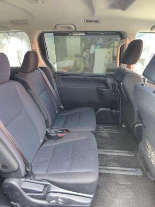 Toyota Noah  pearl image 8