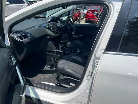 Peugeot 2008 2019 model image 3