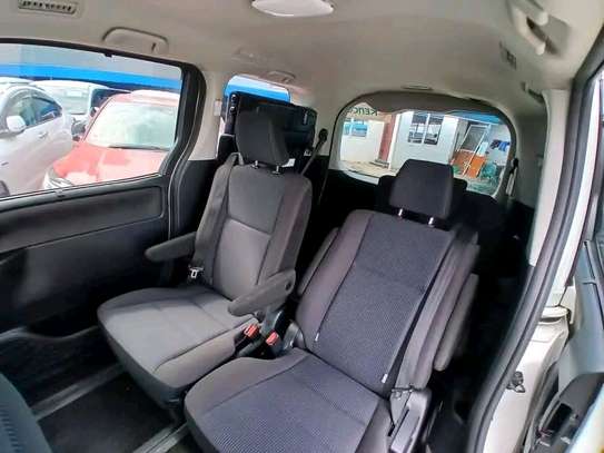 Toyota Voxy HYBRID white 2019 image 4